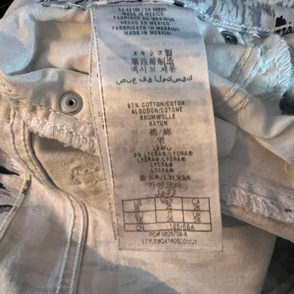 Guess Jean shorts abstract design. Size 26. Amazing condition - Picture 4 of 8